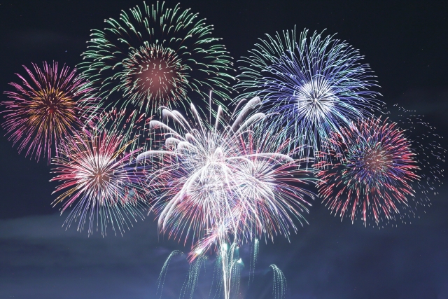 夜空に浮かぶ花火