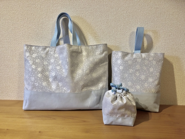 手提げかばんと靴袋と巾着袋